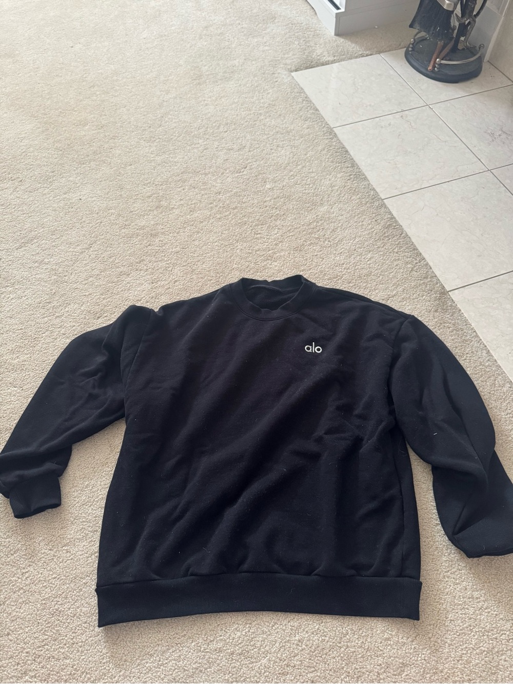 ALO Yoga Men’s Black Crewneck Sweatshirt with Subtle Logo